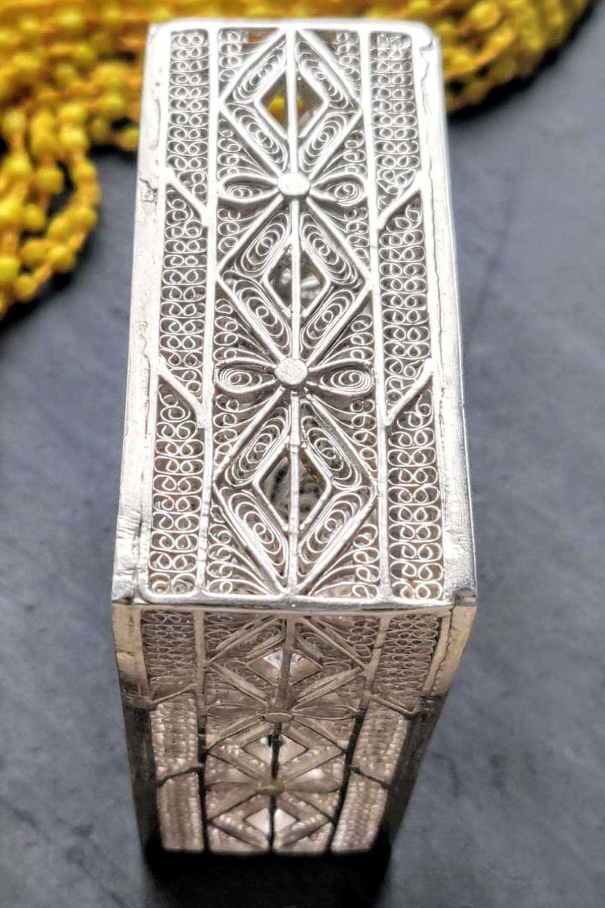 Buy Handcrafted Filigree Bangle Online